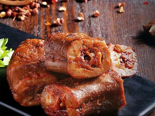 酱香鸭脖的家常做法,让你足不出户也能啃到美味的鸭脖