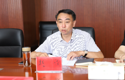 尹根副区长来人社局调研指导工作