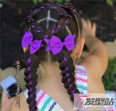 小女孩丝带编发