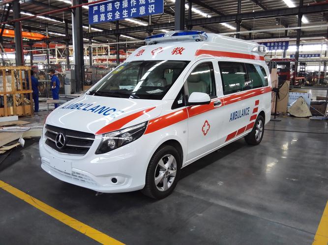 国六奔驰威霆负压救护车