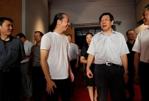 中共浙江省委宣传部常务副部长胡坚与潘杰老师在"微笑行动"主题摄影