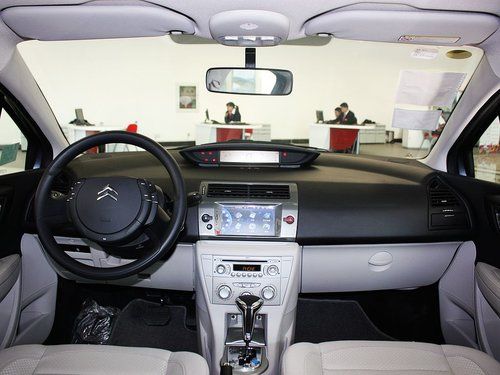 东风雪铁龙 世嘉三厢 1.6 at 中控台整体