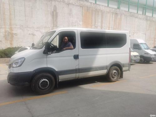 依维柯欧胜 2020款 超瑞系列 2.3t 手动 短轴低顶 侧拉门 5-7座 国v