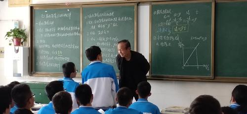 二中教研组长示范引领 全体物理教师砥砺前行