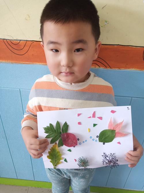 美美哒树叶画《小鱼儿游游游》