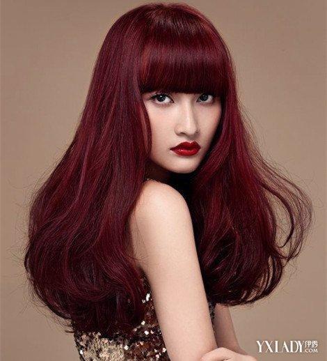 酒红色背景女生头像