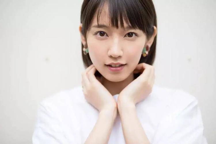 原创日本90后美女吉冈里帆走红神似白百何好身材性感诱人