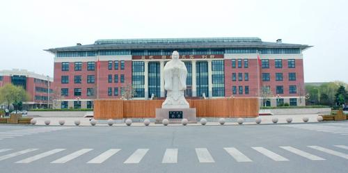 报告我来了栏目走进牛栏山第一中学实验学校助力青少年美育教育大发展