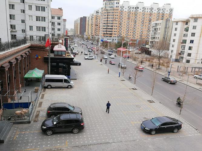 辽宁省朝阳市双塔区龙山街道凤鸣街18号