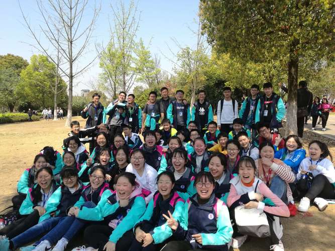 春游茶博园——宜兴市阳羡高级中学高一(8)班集体行!