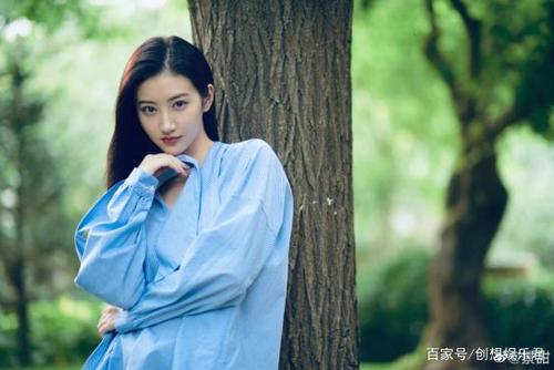 景甜也是一个有故事的人,甚至背后还有"神秘力量",不