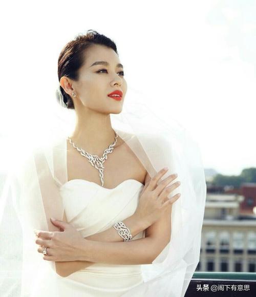 港姐胡杏儿时尚写真集