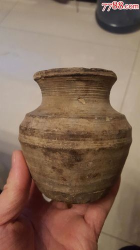 出土陶罐