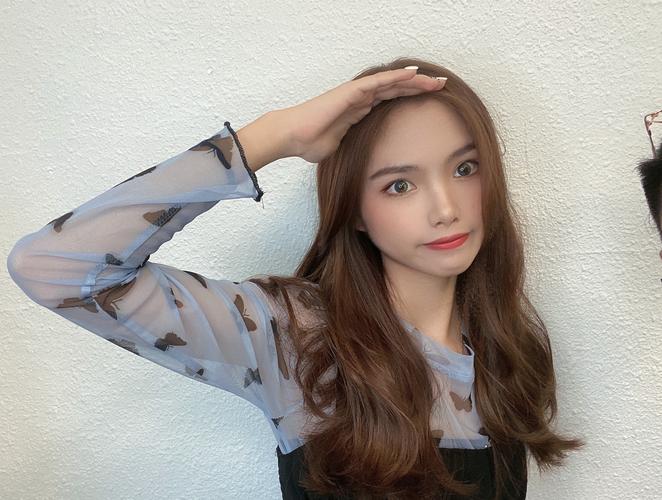 一直听同事说奈美造型的夏天老师做头发很在行韩中长发妹子可以尝试的