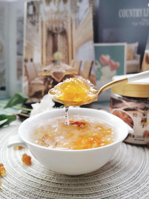 桃胶雪燕银耳红枣羹的做法