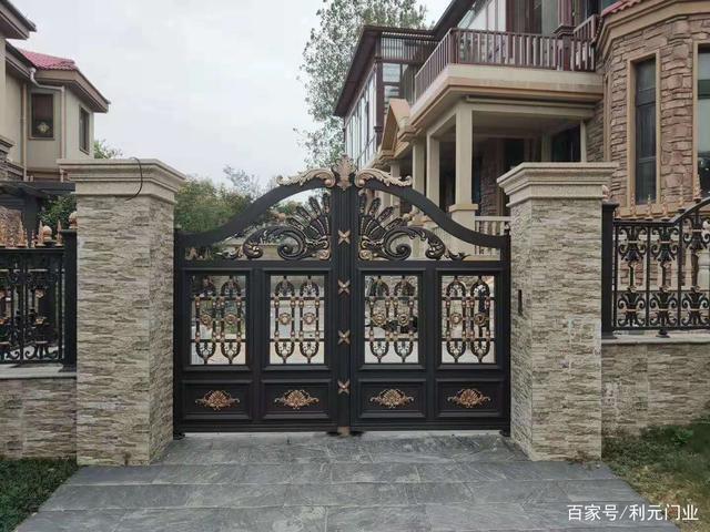 别墅庭院大门如何设计?很多客户都在问「利元门业」