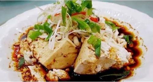 剑门指的是四川省剑阁县剑门关.