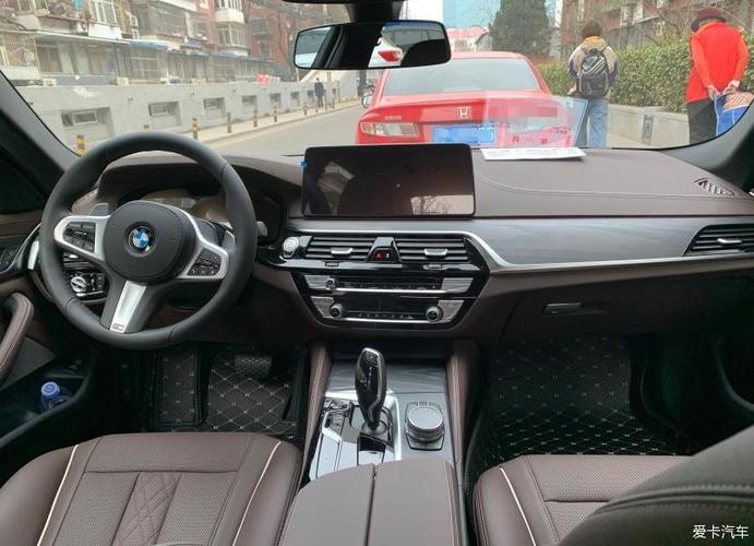 > 宝马530li领先m运动提车,宝石青摩卡内,聊感受!