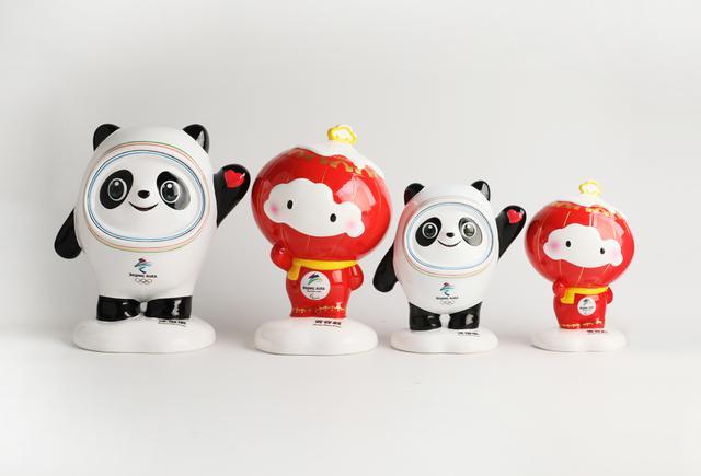 陶瓷摆件共设置2个规格,大规格的陶瓷摆件还有存钱罐的功能哦!