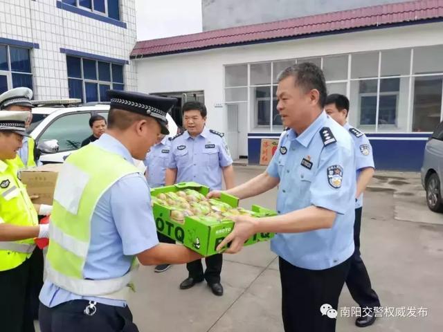 南阳市公安局党委委员,交通管理支队支队长崔春晖深入