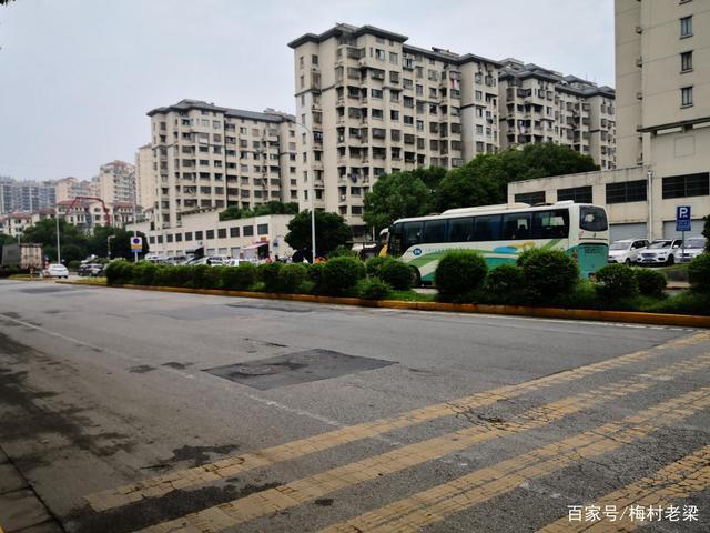 无锡新吴区,梅村街道的新锦路,缝缝补补一年又一年