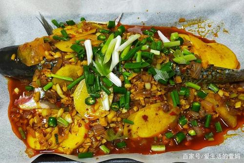 自制纸包鱼鱼肉鲜嫩,蒜香浓郁,香辣味十足,学会再也不