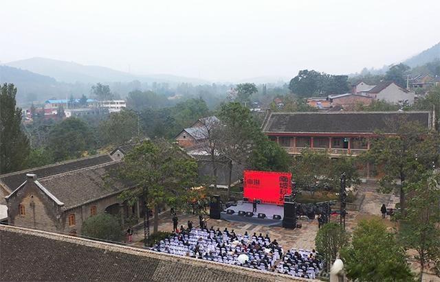 "南坡秋兴2021"开幕现场,河南修武大南坡村,摄影:赵泽旭