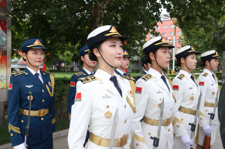 女兵,唐烁,三军仪仗队,征兵