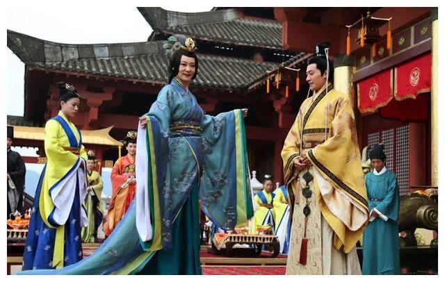 在神武帝高欢发迹后,娄昭君也不改往常柔顺勤俭,家庭内部打理的井井有