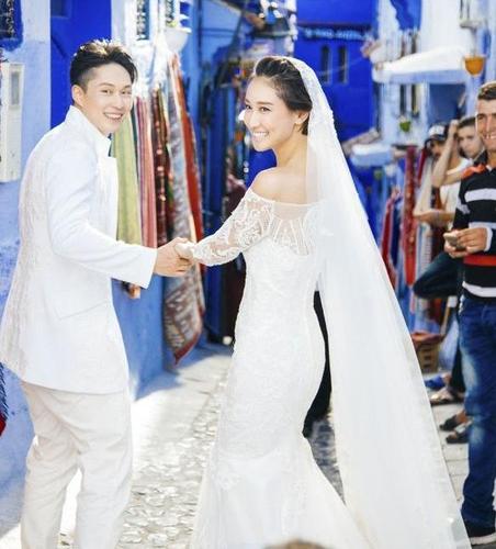 陈彦妃结婚了,穿上婚纱,身材看起来凹凸有致,太让人羡慕了