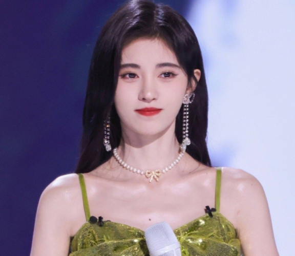 鞠婧祎肩颈线变化大引质疑,工作室终于正面回应,粉丝全体不淡定