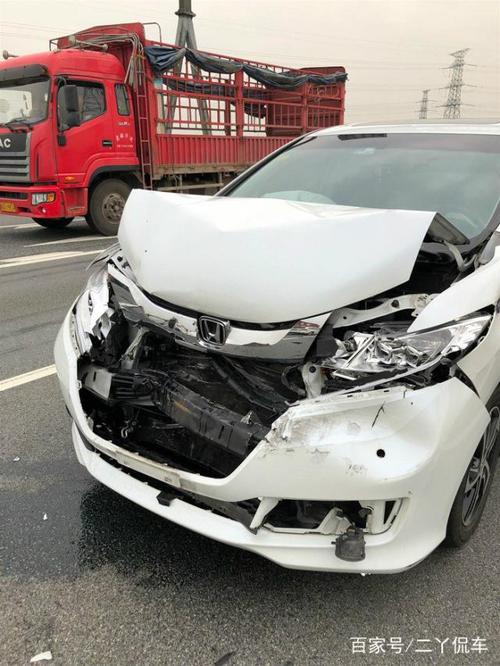 雷克萨斯rx遭本田奥德赛追尾,车主:终于见识到它的