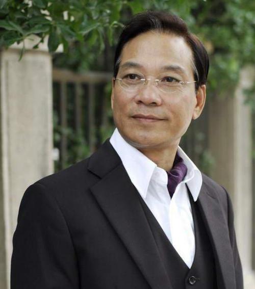 68岁演员金鑫,与"正师级"妻子相爱37年,儿子成最大骄傲