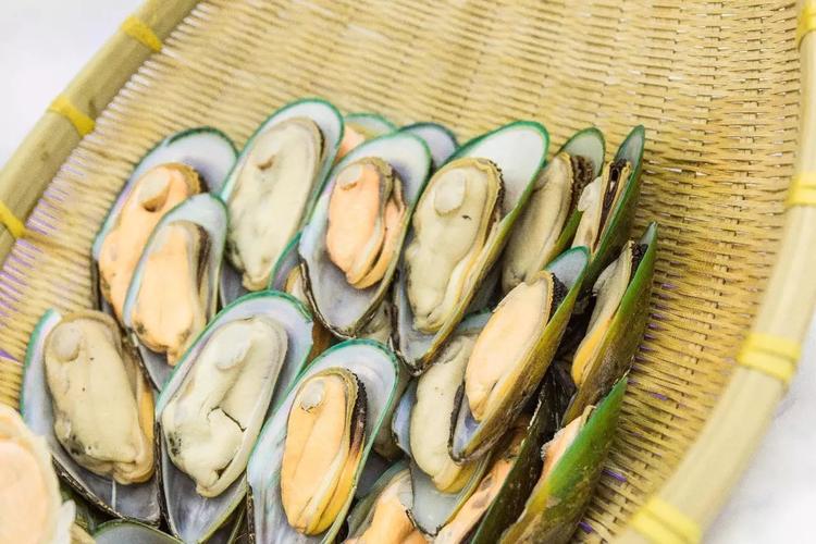 3000㎡的面积,600 座位,300 道菜,每道菜平均8毛钱,居然还不限量?