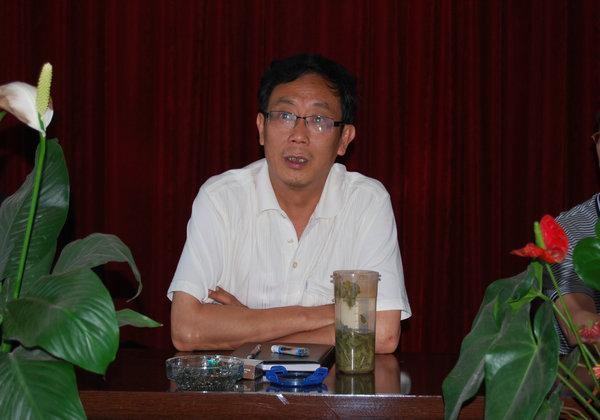 普洱中学毛宏校长做研讨发言  (毛志向 报道)