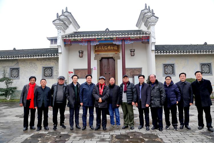 怪奇公社刘洪进摄返回搜狐,查看更多