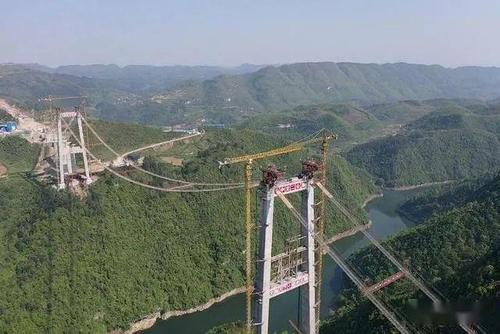 【贵州首座6车道悬索桥这样建!】这条高速途经黔南三县(市)