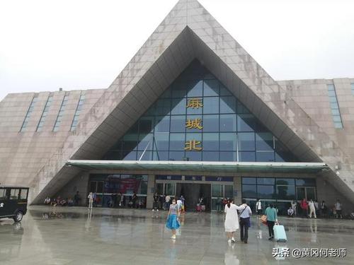 麻城北站   2021年7月5日,麻城北站候车厅实拍候车情况如下