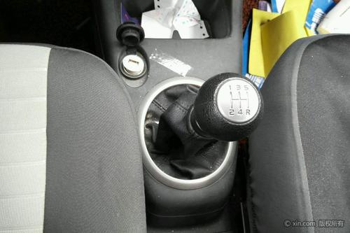 铃木雨燕档把特写