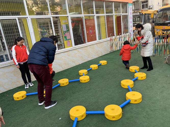 哈福幼儿园中一班"万能工匠"体能大循环亲子游园会