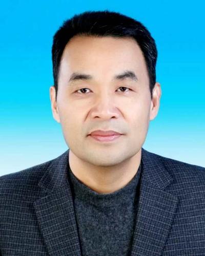  p>王西峰,男,1966年5月生,陕西富平人,1992年6月加入中国共产党,1988