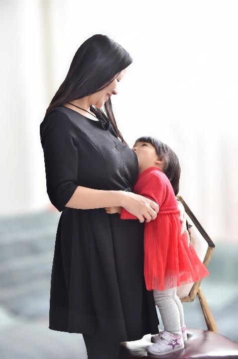 2018年馨淇妈妈第一届"喂爱醉美母爱相随"哺乳照征选赛