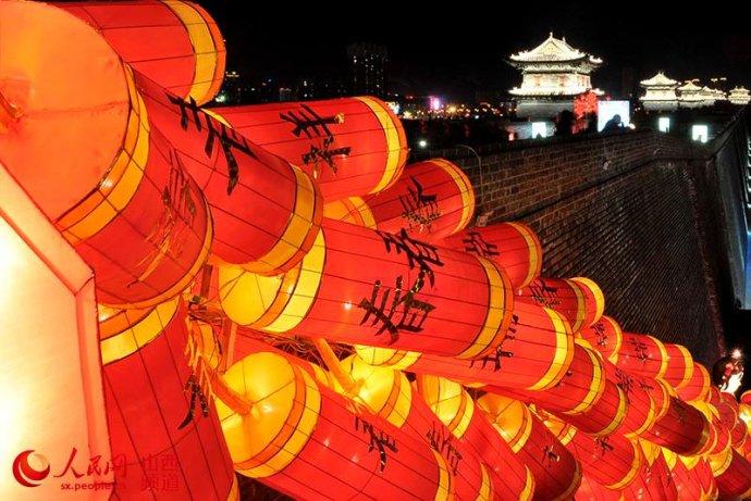 人民网图片报道2016年春节山西大同古都灯会