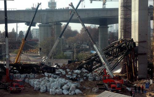 武汉建设中长江大桥坍塌