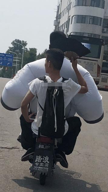 搞笑图片015期如此起伏不定的道路开起车来一定是跌宕起伏的吧