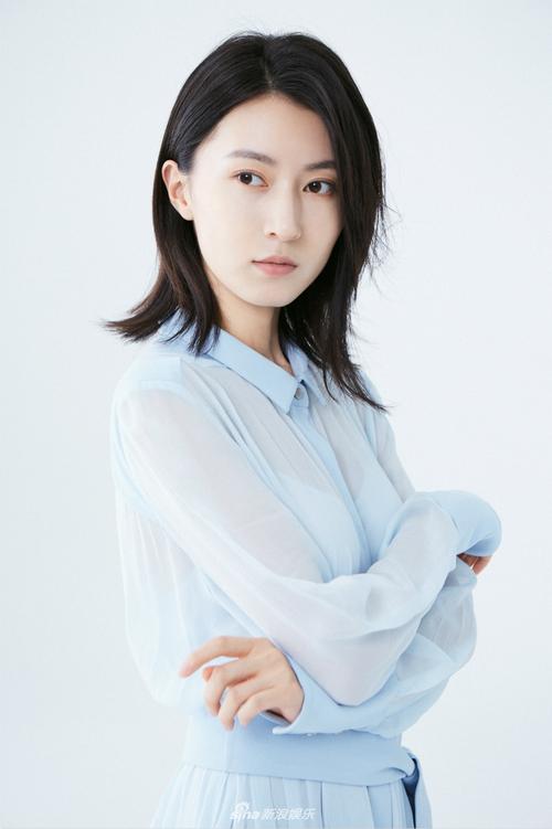 组图:刘璐性感百变侧颜迷人 气质文艺眼神清澈