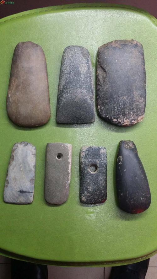 一组红山文化时期的石斧