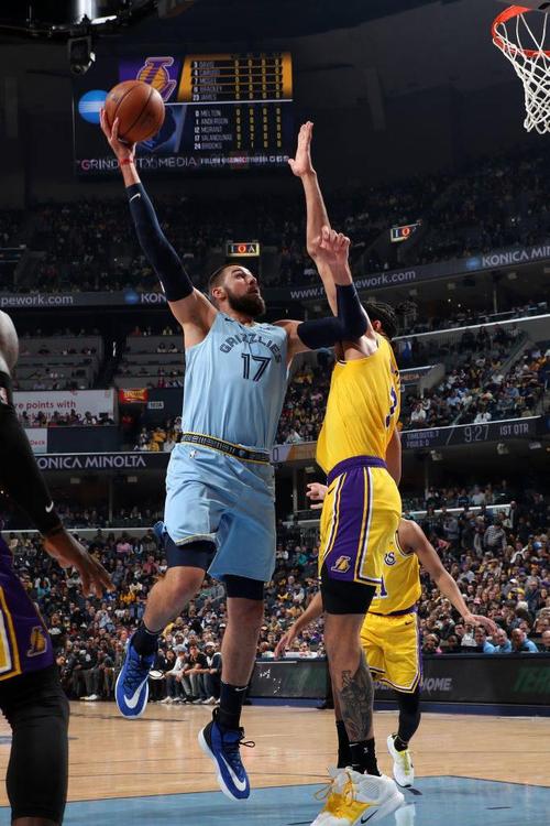 莫兰特勇者无惧击溃湖人,詹姆斯19 10!