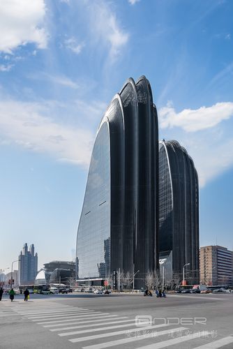 "墨色山水":朝阳公园广场