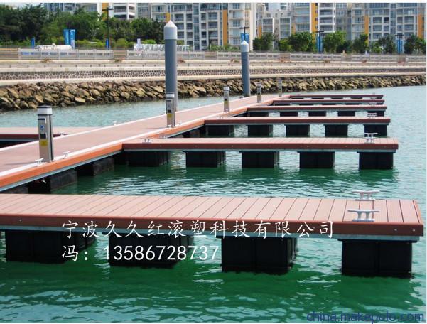 水上游乐设备 其他水上游乐设备 供应游艇码头浮箱,浮筒,水上平台搭建